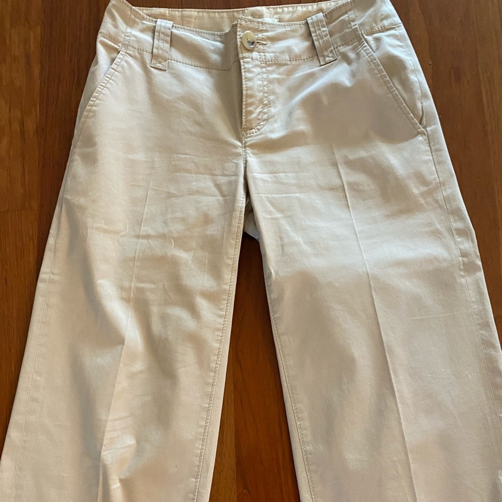 Light khaki, wide leg Capri pants